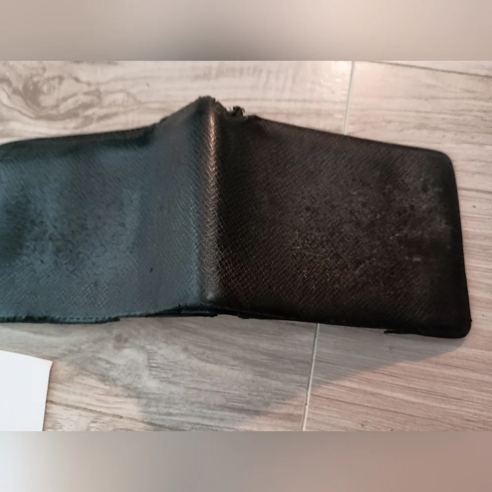 Authentic Louis Vuitton Black Taiga Leather Mens Multiple Wallet